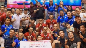 Tim Voli Putra Polres Siak Raih Juara 1 Dalam Turnamen Bola Voli Kapolda Riau Cup 2024