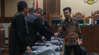 Terdakwa kasus pemerasan dan gratifikasi di Kementerian Pertanian, Syahrul Yasin Limpo saat menjalani sidang putusan di Pengadilan Tipikor, Jakarta, Kamis (11/7/2024). [Suara.com/Alfian Winanto]