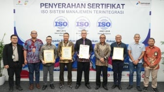 Penyerahan Tiga Sertifikat ISO Sistem Manajemen Terintegrasi 9001, 14001 dan 45001 untuk PHR