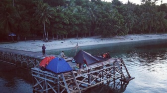 Pantai Palippis: Pesona Pasir Putih dan Gua Kelelawar di Polewali Mandar, Sulawesi Barat