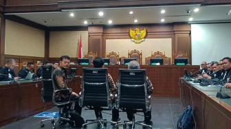 Jelang Vonis yang Tentukan Nasibnya, Begini Gaya SYL saat Masuk Ruang Sidang