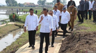 Kunjungi Lampung, Jokowi Pastikan Kementan Penuhi Kebutuhan Pompa Air Petani