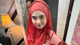 Syifa Hadju Pakai Hijab dan Baju Heboh Banget, Rey Bong Meledek: Vokalis New Palapa