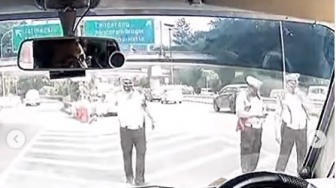 Putar Video Aksi Pungli 3 Polantas di Tol Halim saat Apel, Kombes Latif Usman: Gak Patut Dicontoh!