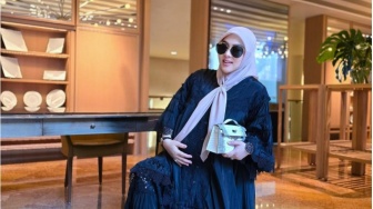 Pamer Baby Bump, Syahrini Diduga Hamil Anak Kembar