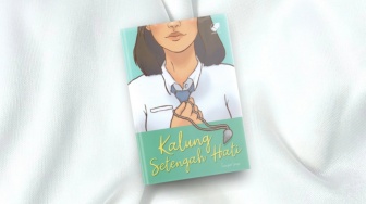 Antara Cinta dan Kenangan dalam Novel Kalung Setengah Hati