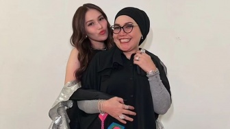 Umi Kalsum Mendadak Bahas Anak Baik Kasih Makan Orang Tua, Gegara Diledek Poroti Ayu Ting Ting?