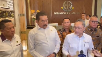 Ngadu ke Jaksa Agung soal Kasus Impor Ilegal, Mendag Zulhas: Kami Gak Sanggup!