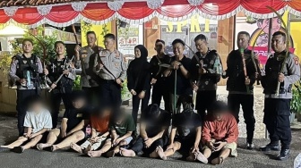 Polisi Gagalkan Tawuran Remaja di Palmerah, Sita 6 Celurit dan Bom Molotov saat Amankan 7 Orang