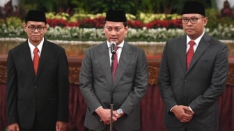 Momen Presiden Jokowi Lantik 3 Wakil Menteri Baru di Istana Negara