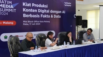 3 narasumber Roadshow Jatim Media Summit 2024 di malang yakni Akademisi Institut Sains dan Teknologi Terpadu Surabaya (ISTTS) Esther Irawati Setiawan (dua kiri), Country Manager International Media Support Eva Danayanti (dua kanan), dan Head of Content and Social Media at BEON Intermedia Irfan Rahmad (kanan) di Mini Block Office, Kota Malang, Jawa Timur, Rabu (17/7/2024). [Foto Dok. Suara.com]