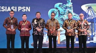 Rampungkan PSN Infrastruktur Kelistrikan Sesuai Target, PLN Terima Penghargaan dari Kemenko Perekonomian