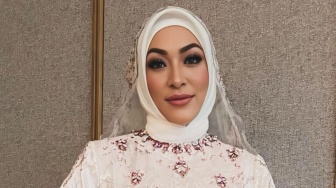 Tak Diajak ke Panggung, Tangis Angelina Sondakh Pecah di Pengajian Aaliyah Massaid dan Thariq Halilintar