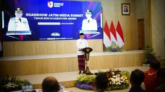 Wakil Bupati Jember KH. MB Firjaun Barlaman memberikan sambutan saat pelaksanaan Jatim Media Summit (JMS) di Jember, Jawa Timur, Jumat (19/7/2024). [Foto dok. Beritajatim.com]