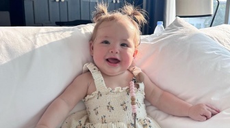 Netizen Siap Ikut Jagain, Ini 10 Potret Baby Kamari Sky Wassink Anak Jennifer Coppen yang Menggemaskan