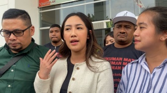 Hadir di Sidang Kasus Pembunuhan Anaknya, Tamara Tyasmara Luapkan Amarah ke Yudha Arfandi: Dasar Pembunuh!