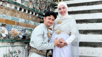 Manjakan Bumil, Ini 6 Potret Angga Wijaya Ajak Istri Babymoon ke Thailand