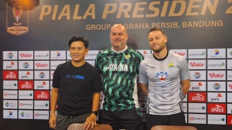 Kans Pemain Anyar Persib Tampil Lawan Borneo, Bojan Hodak: Adam Alis Coret