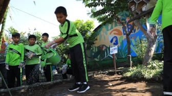 Dukung Kemajuan Pendidikan Indonesia, BRI Ajak Anak SD Belajar Tanam Hidroponik