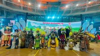 Jokowi Bangga Lihat Fashion Show Karya Desainer PYCH Binaan BIN di Hari Anak Nasional 2024