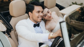 Aaliyah Massaid Pakai Gaun Terbuka saat Prewedding, Dibandingkan dengan Happy Asmara