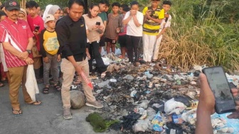 Geger Mayat Bayi Perempuan Diseret-seret Anjing di Tempat Sampah