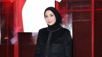 Nagita Slavina Lepas Hijab, Fuji Menangis Area Sensitif Kena Senggol Penggemar