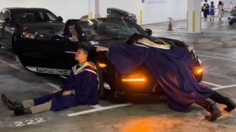 Dapat Porsche Gratis Untuk Wisuda? Pekerjaan Pria Singapura Ini Jadi Impian Banyak Orang