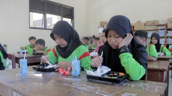 Ratusan Siswa di Solo Dapat Makan Bergizi Gratis, Ini Komentar Orang Tua