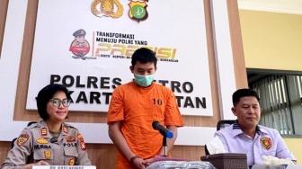 Sadis! Pemuda di Jaksel Tusuk Pacar Gegara Ogah Diajak ML, Begini Tampang KAS usai Ditangkap Polisi