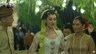 Antar Aaliyah Massaid Akad Nikah, Tatapan Mata Zahwa Massaid Disorot: Bikin Mewek