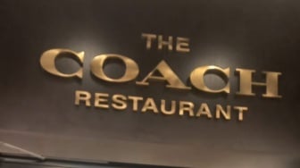 Menikmati Pengalaman Kuliner Bergaya New York di The Coach Restaurant Pertama di Dunia