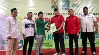 Gaya Sporty Tri Adhianto Saat Dapat Dukungan dari PKB di Pilkada Kota Bekasi