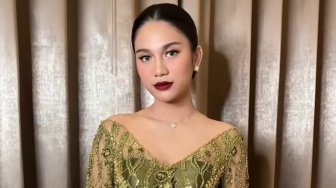 Tampil Glamor! Azizah Salsha Tenteng Tas Mewah Setara Mobil saat Jadi Bridesmaid Aaliyah Massaid