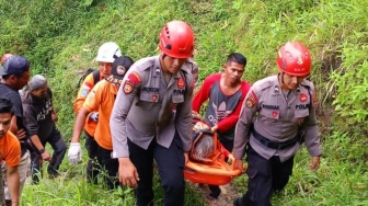 Tergelincir Saat Cari Rumput, Ngatiah Berhasil Dievakuasi Tim SAR Gabungan