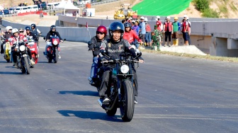 Jajal Jalan Tol di IKN, Jokowi Motoran Bareng Raffi Ahmad dan Sejumlah Influencer