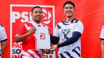 PSI Beri Surat Rekomendasi dan Jersey Merah untuk 15 Calon Kepala Daerah