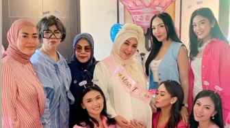 Acara Baby Shower Diledek Tak Mewah, Syahrini Curhat Pasrah: Semacam Badut