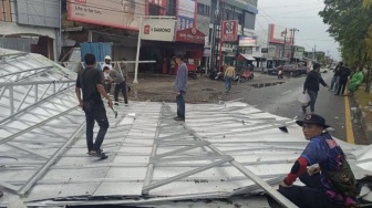 Angin Kencang Porak-poranda Aceh Barat, 24 Rumah Rusak Parah