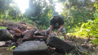 Warga Kediri Laporkan Temuan Batu Mirip Lingga di Lokasi Angker