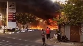 Polisi Selidiki Kebakaran di SPBU Colomadu, 1 Orang Dikabarkan Terluka