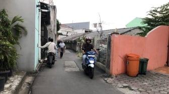 Ngeri! Maling Motor di Bekasi Pakai Senpi hingga Tabrak Emak-emak