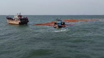 Kapal Pengangkut 160 Ton Kelapa Tenggelam di Perairan Meranti