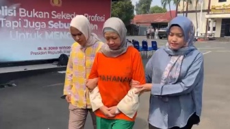 Begini Wajah Meita Irianty Pakai Baju Tahanan, Pelaku Penganiayaan di Daycare Depok