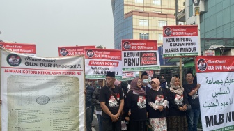 Aliansi Santri Gus Dur Geruduk Gedung PBNU, Desak Gus Yahya dan Gus Ipul Mundur