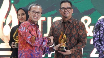 Inovasi Program, Semen Baturaja Borong Dua Penghargaan TJSL & CSR Award 2024