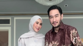 Hadiri Pernikahan Ade Govinda, sang Istri Ternyata Teman Kuliah Syahnaz Sadiqah