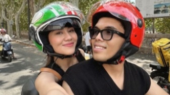 10 Potret Honeymoon Aaliyah Massaid dan Thariq Halilintar di Italia, Keliling Roma Naik Vespa!