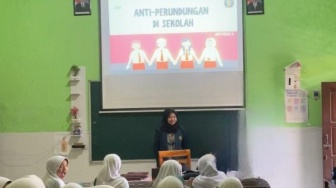 Edukasi Anti-bullying Demi Lingkungan Aman di SDI Al-Faqih Desa Sukoanyar