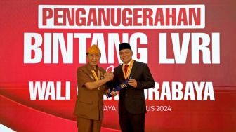 Berkomitmen pada Veteran, Wali Kota Eri Cahyadi Terima  Penghargaan Tertinggi Bintang LVRI dari Legiun Veteran RI